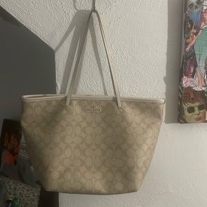 Nice big coach purse. In pretty good condition.